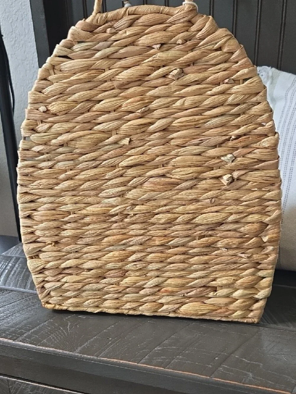 Scalloped Hanging Wall Basket